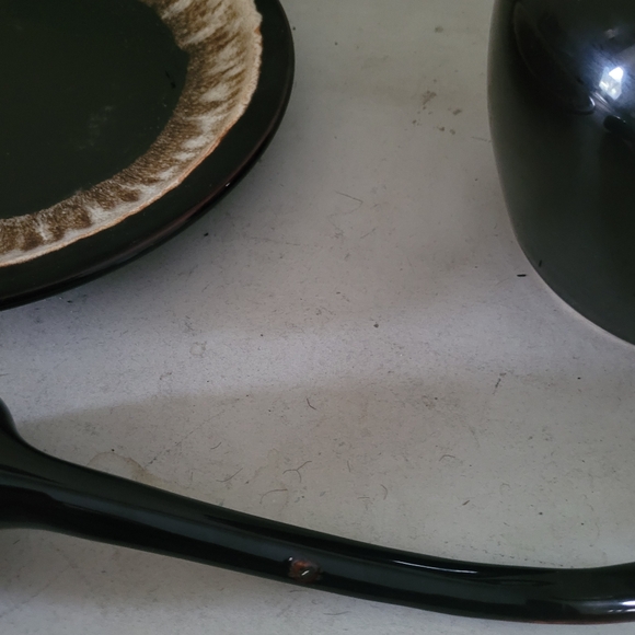 Vintage Pfaltzgraff serving crock with matching serving plate in a gorgeous drip - Picture 14 of 16